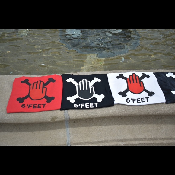 6’ FEET Hand And Cross Bones Tee Shirt - Picture 4 of 9